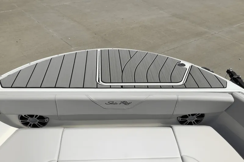 Slide: The Image of Sea Ray SDX 270 Surf 2025 - 31