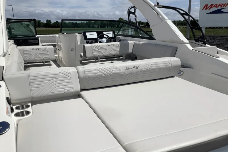 Slide: The Image of Sea Ray SDX 270 Surf 2025 - 6