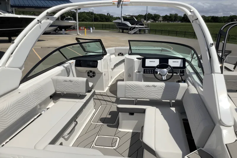 Slide: The Image of Sea Ray SDX 270 Surf 2025 - 7