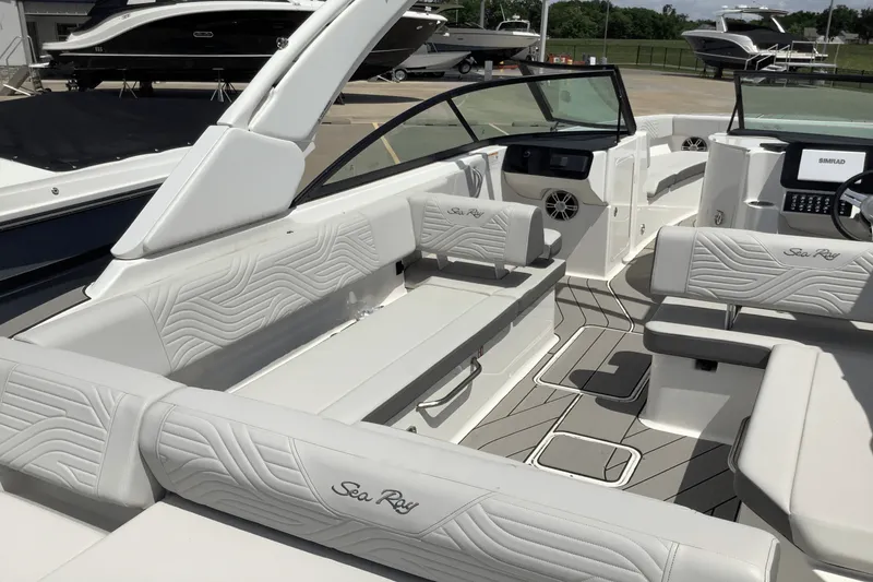 Slide: The Image of Sea Ray SDX 270 Surf 2025 - 9