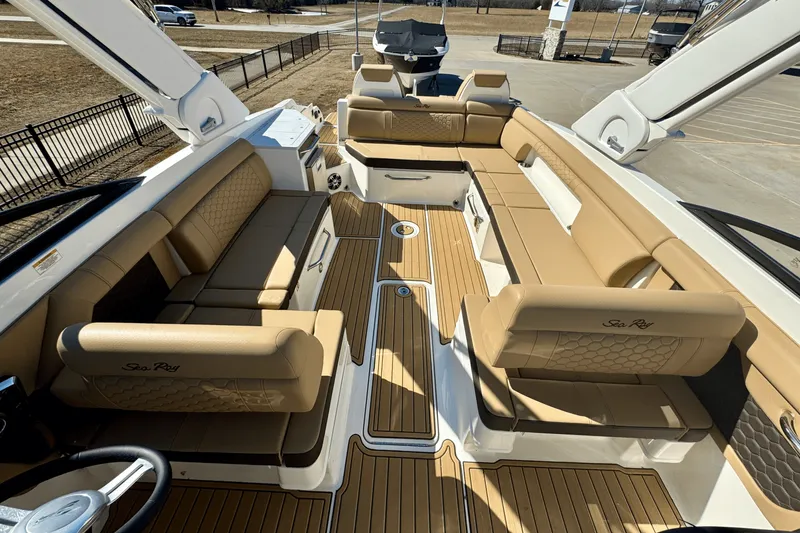 Slide: The Image of Sea Ray SDX 290 2025 - 12