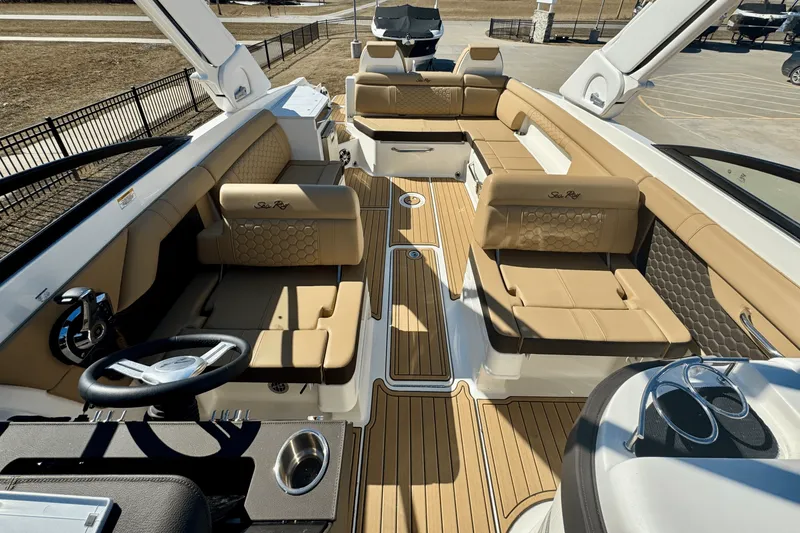 Slide: The Image of Sea Ray SDX 290 2025 - 13