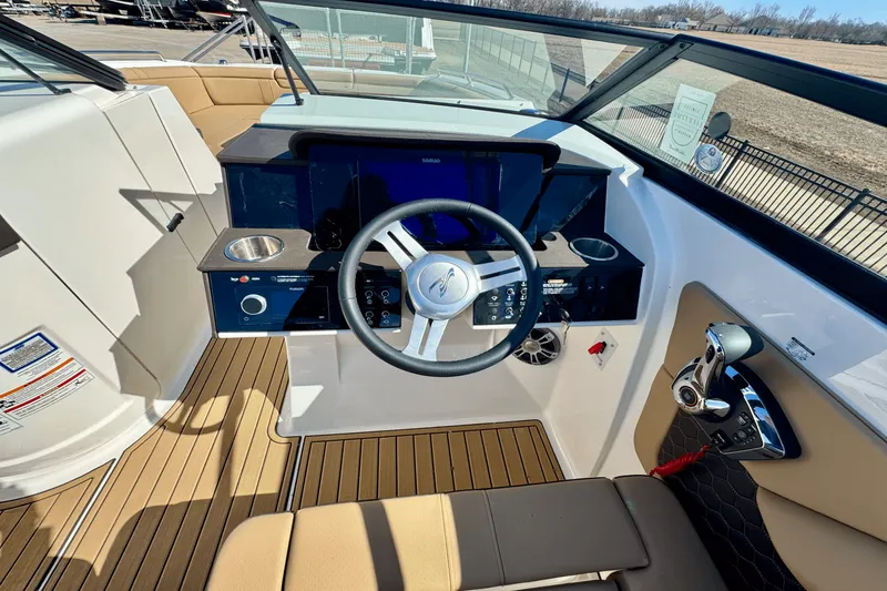 Slide: The Image of Sea Ray SDX 290 2025 - 16