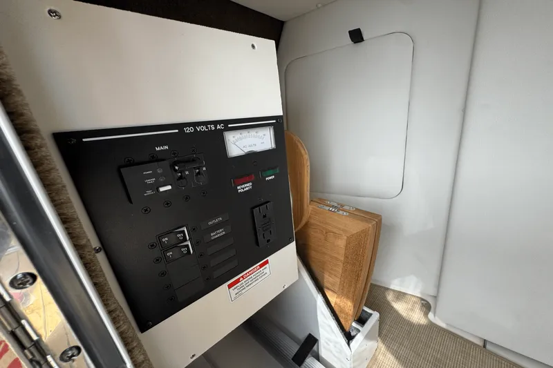 Slide: The Image of Sea Ray SDX 290 2025 - 17