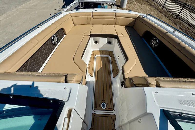 Slide: The Image of Sea Ray SDX 290 2025 - 18