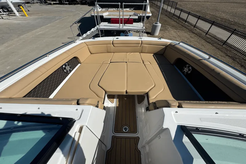 Slide: The Image of Sea Ray SDX 290 2025 - 19