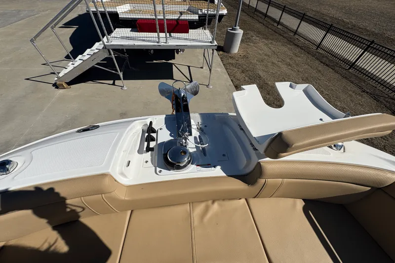 Slide: The Image of Sea Ray SDX 290 2025 - 20