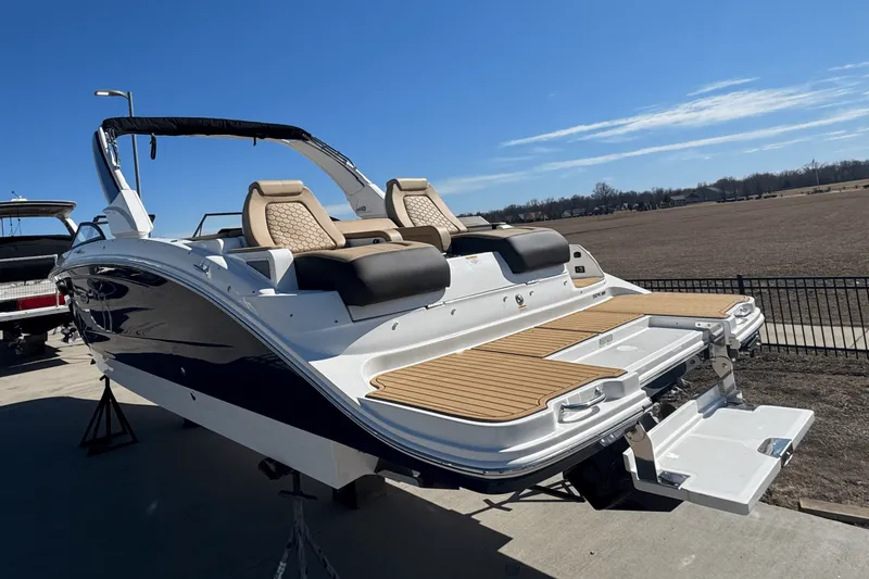 Slide: The Image of Sea Ray SDX 290 2025 - 3