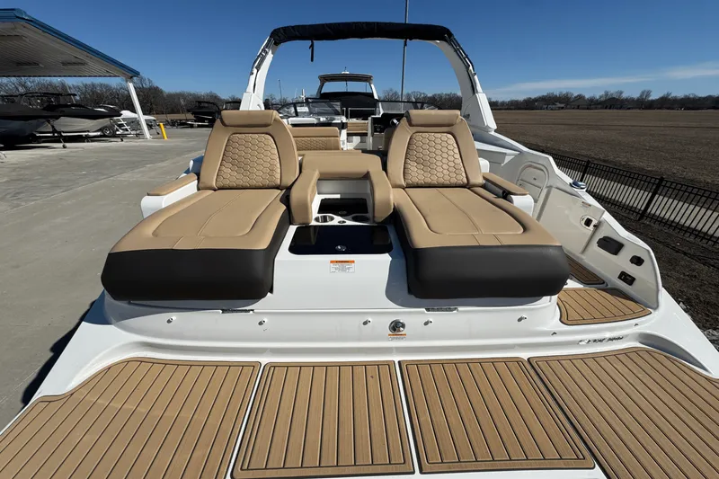 Slide: The Image of Sea Ray SDX 290 2025 - 5