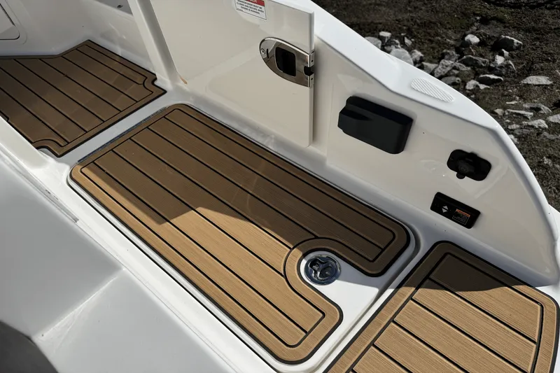 Slide: The Image of Sea Ray SDX 290 2025 - 7