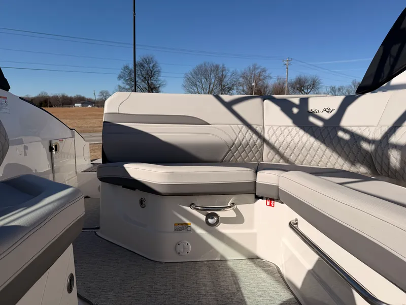 Slide: The Image of Sea Ray SLX 260 2025 - 12