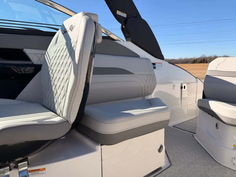 Slide: The Image of Sea Ray SLX 260 2025 - 14