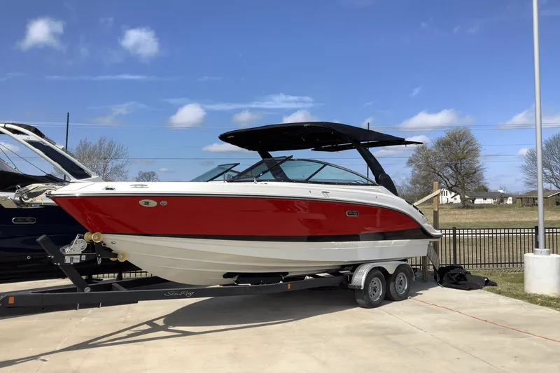 Slide: The Image of Sea Ray SLX 260 2025 - 2