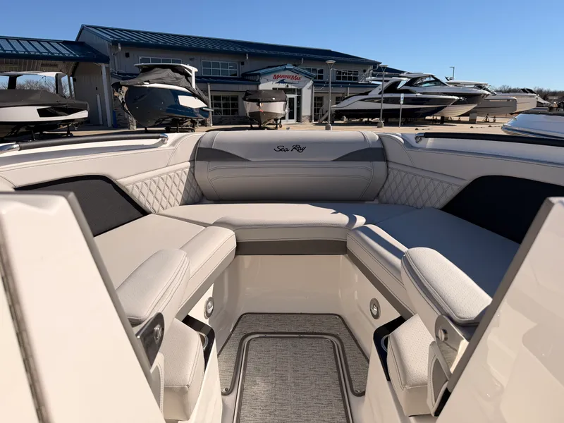 Slide: The Image of Sea Ray SLX 260 2025 - 26