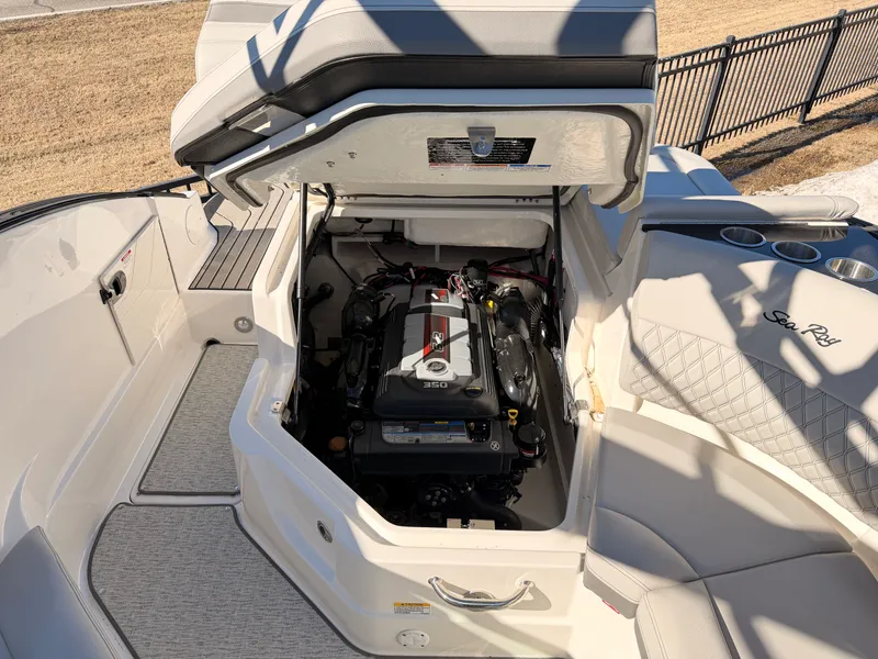 Slide: The Image of Sea Ray SLX 260 2025 - 9