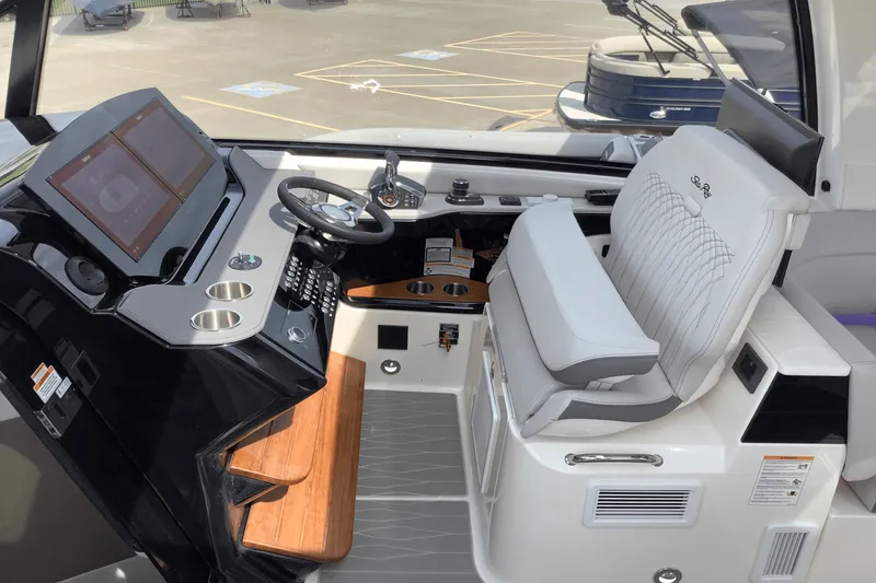 Slide: The Image of Sea Ray Sundancer 370 2025 - 17