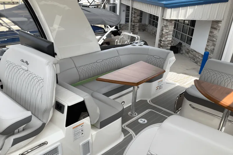 Slide: The Image of Sea Ray Sundancer 370 2025 - 29