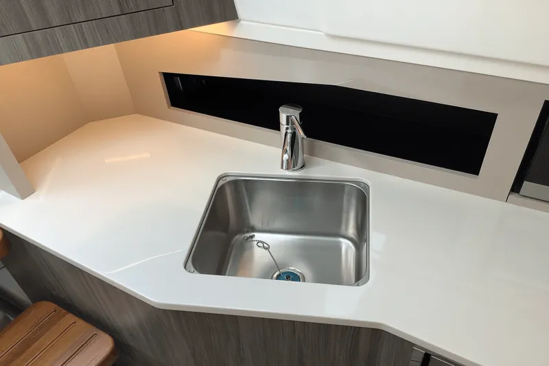 Slide: The Image of Sea Ray Sundancer 370 2025 - 47