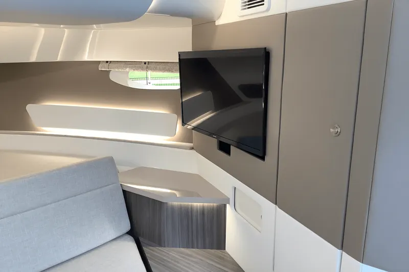 Slide: The Image of Sea Ray Sundancer 370 2025 - 50