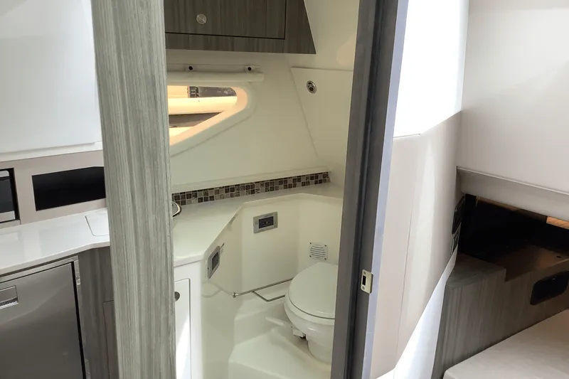 Slide: The Image of Sea Ray Sundancer 370 2025 - 52