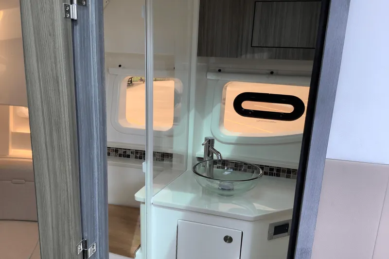 Slide: The Image of Sea Ray Sundancer 370 2025 - 53