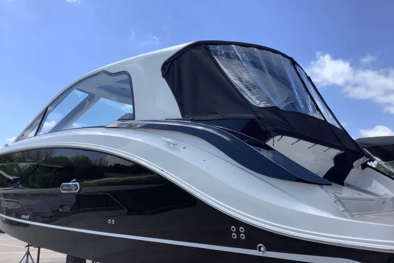 Slide: The Image of Sea Ray Sundancer 370 2025 - 6