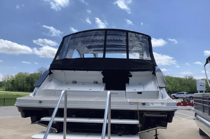 Slide: The Image of Sea Ray Sundancer 370 2025 - 7