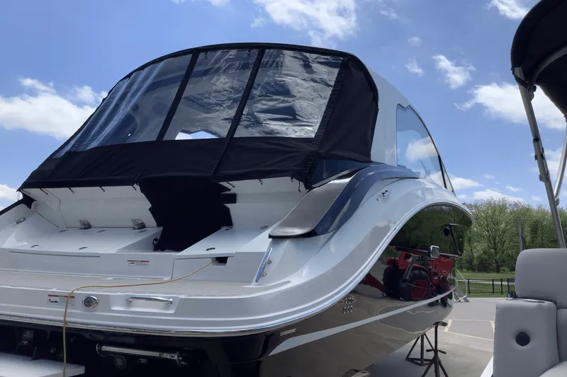 Slide: The Image of Sea Ray Sundancer 370 2025 - 8