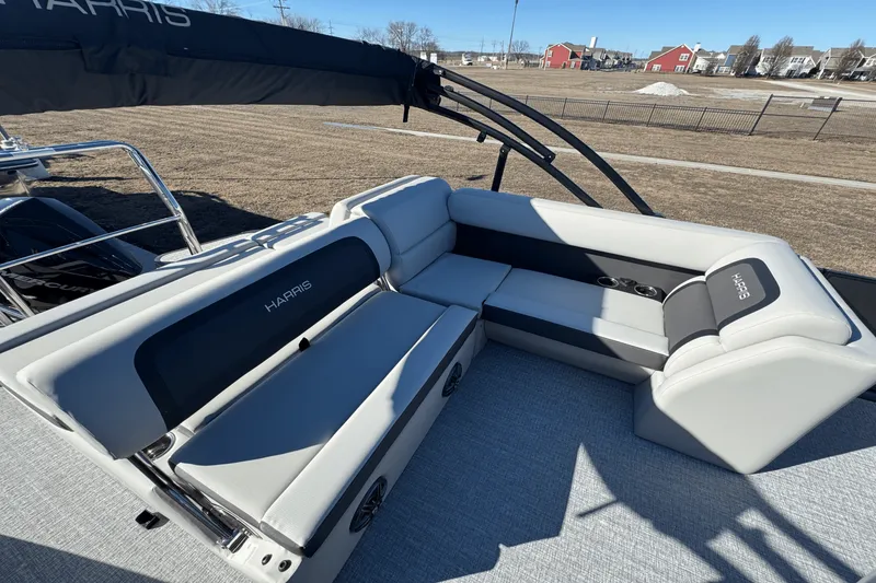 Slide: The Image of Harris 250 Cruiser 2025 - 16