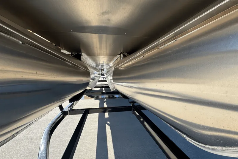 Slide: The Image of Harris 250 Cruiser 2025 - 19