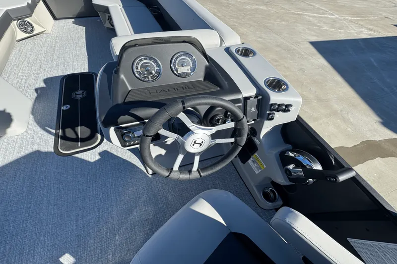 Slide: The Image of Harris 250 Cruiser 2025 - 5