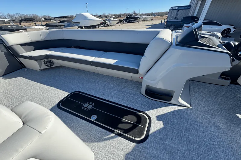 Slide: The Image of Harris 250 Cruiser 2025 - 7