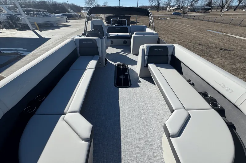 Slide: The Image of Harris 250 Cruiser 2025 - 9