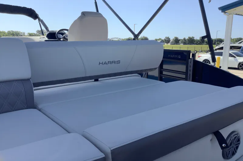 Slide: The Image of Harris 250 Sunliner 2025 - 10