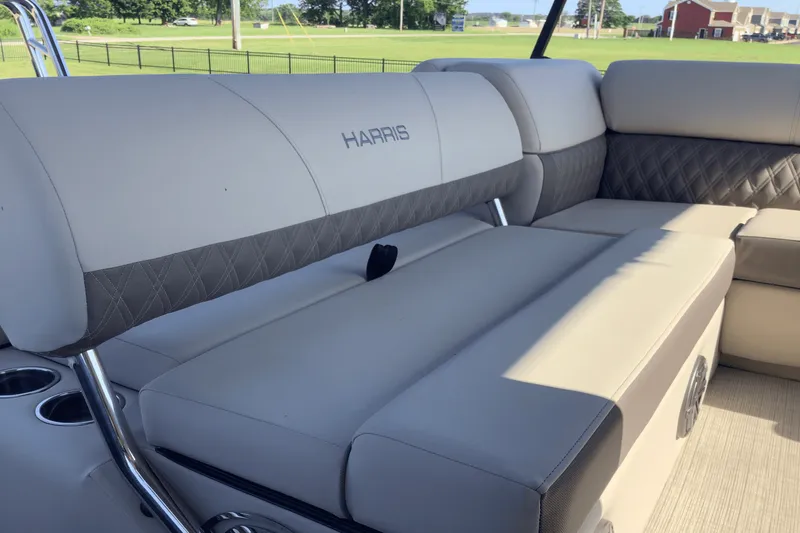 Slide: The Image of Harris 250 Sunliner 2025 - 12