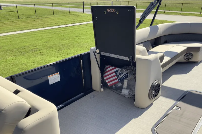 Slide: The Image of Harris 250 Sunliner 2025 - 17