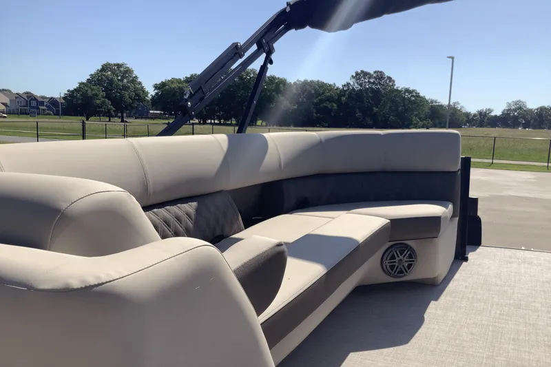 Slide: The Image of Harris 250 Sunliner 2025 - 18