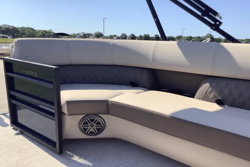 Slide: The Image of Harris 250 Sunliner 2025 - 23