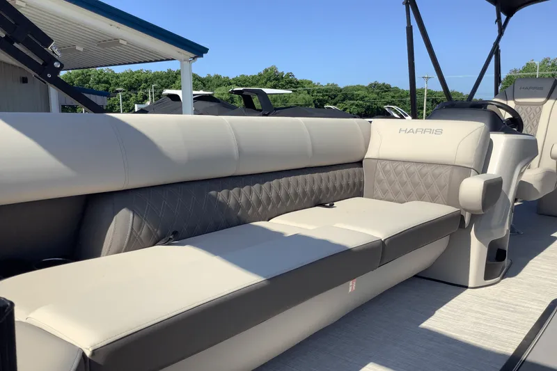 Slide: The Image of Harris 250 Sunliner 2025 - 24