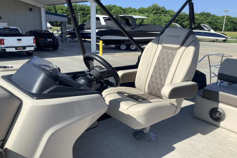 Slide: The Image of Harris 250 Sunliner 2025 - 25