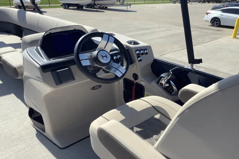 Slide: The Image of Harris 250 Sunliner 2025 - 26