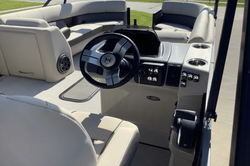 Slide: The Image of Harris 250 Sunliner 2025 - 27