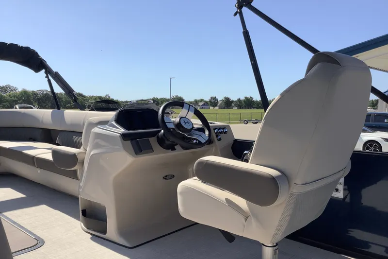 Slide: The Image of Harris 250 Sunliner 2025 - 29