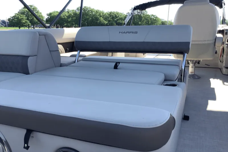 Slide: The Image of Harris 250 Sunliner 2025 - 31