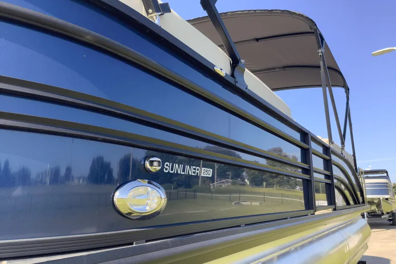 Slide: The Image of Harris 250 Sunliner 2025 - 6