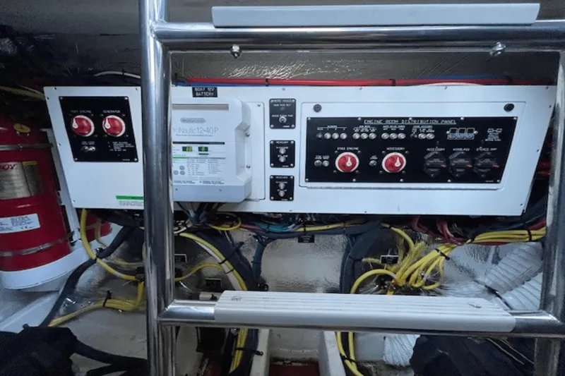 Slide: The Image of Cruisers Yachts 390 EXPRESS COUPE 2018 - 14