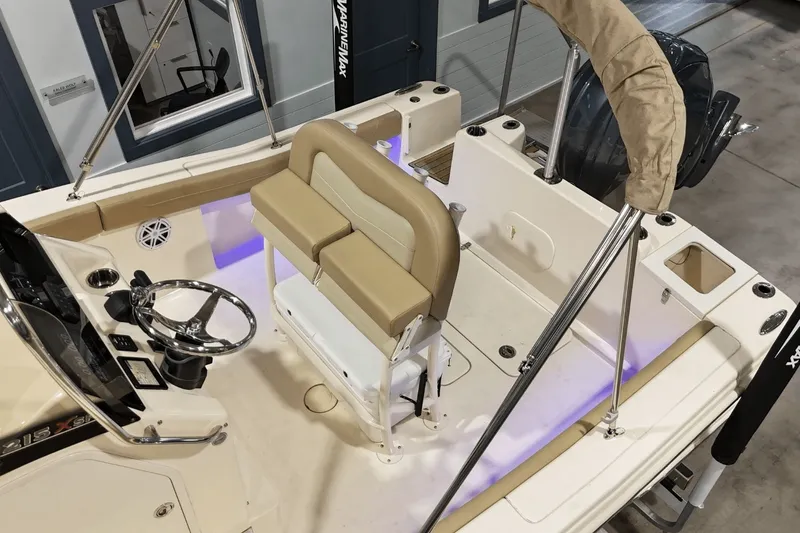 Slide: The Image of Scout 215 XSF 2024 - 8