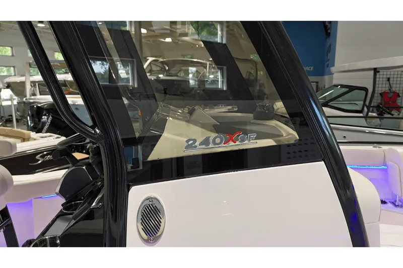 Slide: The Image of Scout 240 XSF 2025 - 10