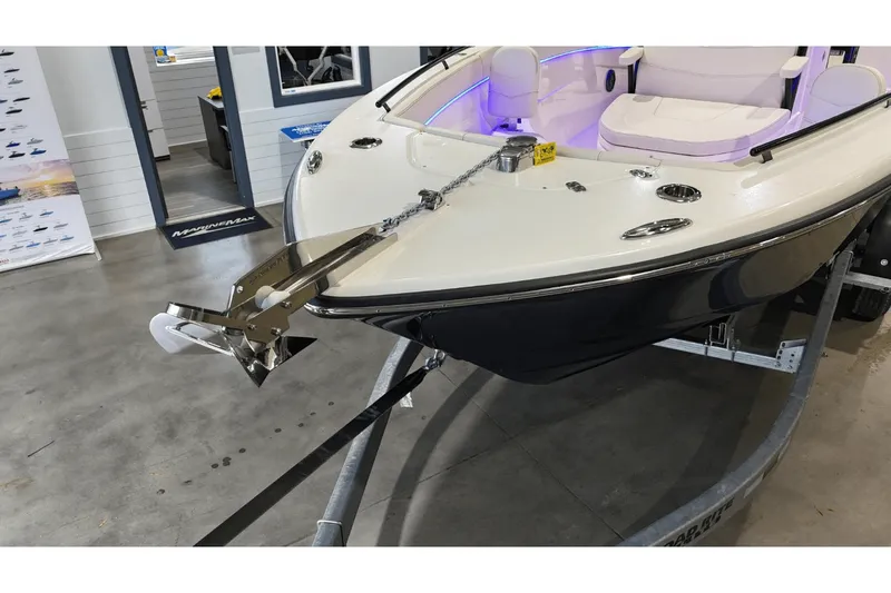 Slide: The Image of Scout 240 XSF 2025 - 13