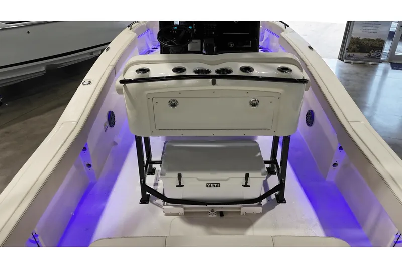 Slide: The Image of Scout 240 XSF 2025 - 15